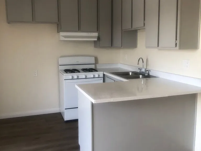 Lake Street Apartments — Photo 19