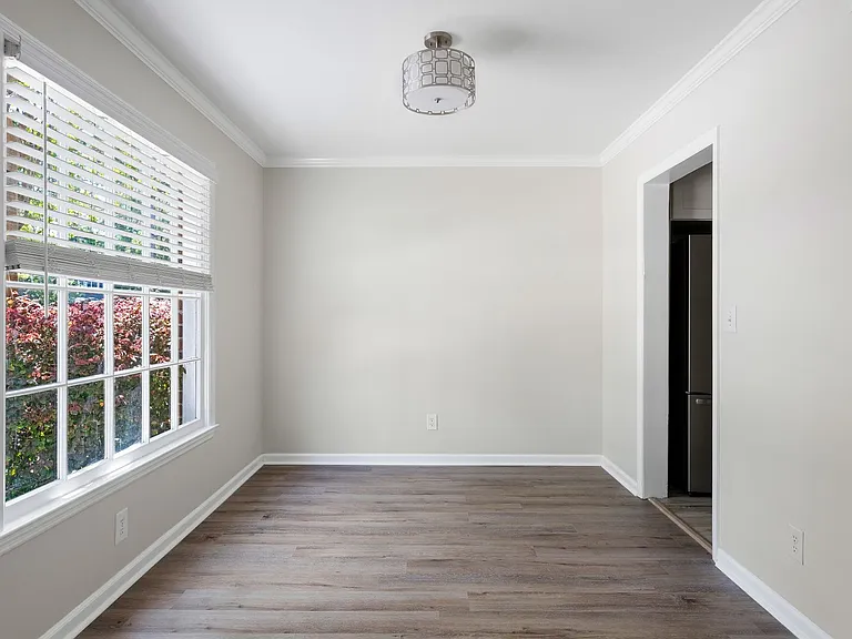664 Swinton Ct — Photo 8