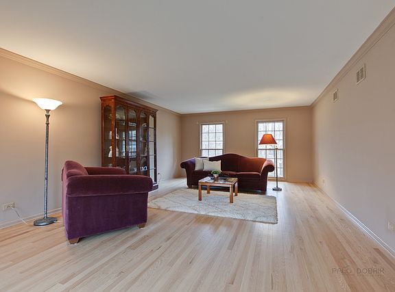 4th image of 21 Londonderry Ln