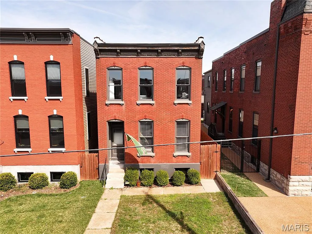2637 Shenandoah Ave photo 1