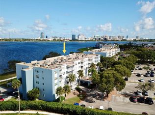 470 Executive Center Dr APT 2B, West Palm Beach, FL 33401