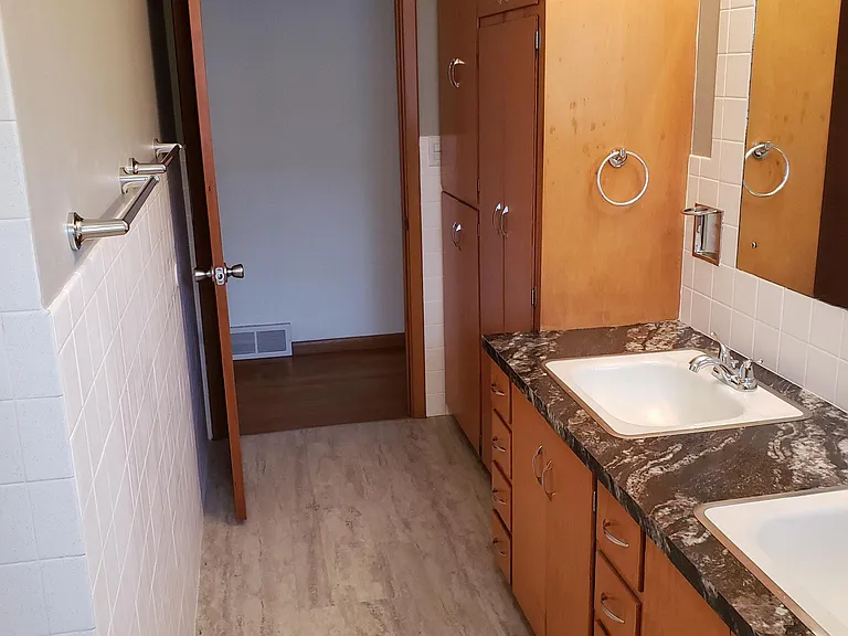 405 E Mumford Dr — Photo 6