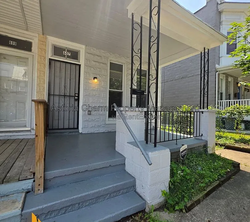 607 E 41st St