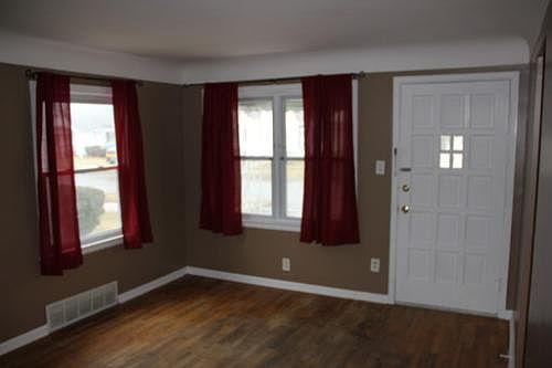 3rd image of 3914 Clairmont St