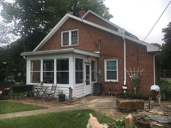 3rd image of 296 Church St