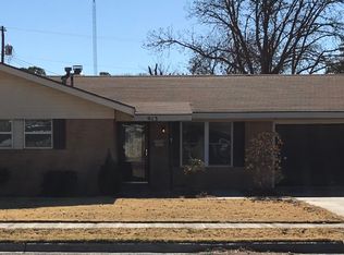 913 E Waco St, Kermit, TX 79745