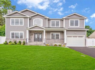 28 Whitman Ave, Syosset, NY 11791