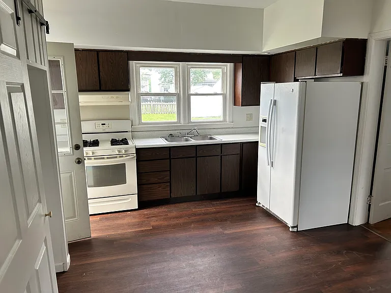218 W Vine St — Photo 7