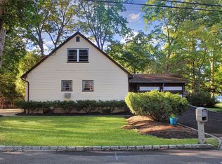 93 Forest Dr, Ronkonkoma, NY 11779