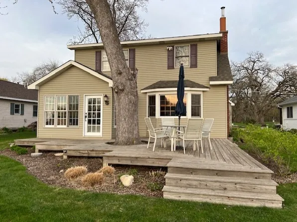 2709 N Villa Ln, McHenry, IL 60051