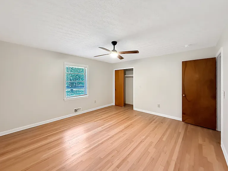 1595 Tulip Ln — Photo 10