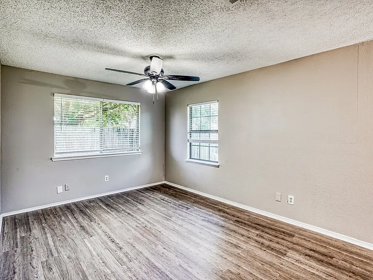 6395 Crossway Dr — Photo 10