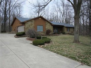 482 S Oakwood Dr, Greenwood, IN 46142