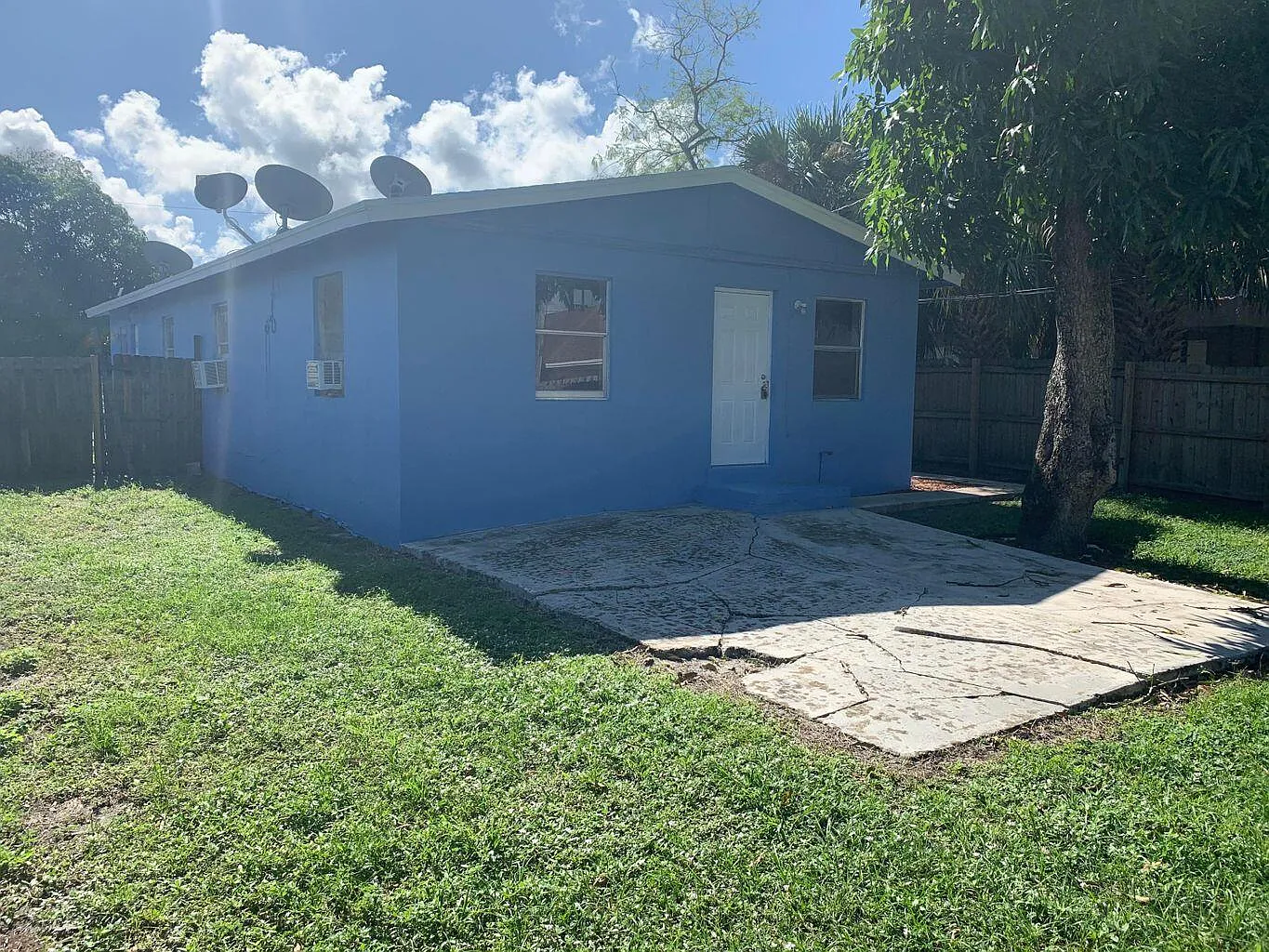 2 bed, 1.0 bath, 1344 sqft, $1,750 — Photo 2