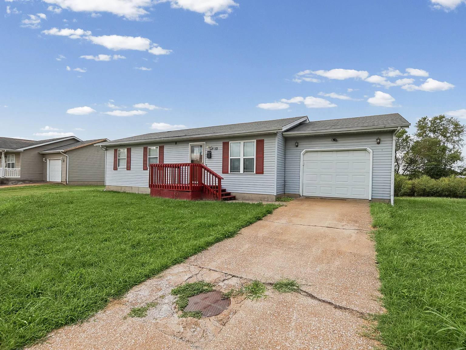 3 bed, 900 sqft, $1,500 — Photo 1