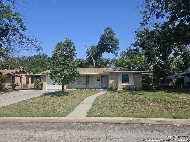 2 bed, 1.0 bath, 971 sqft, $1,695 — Photo 1