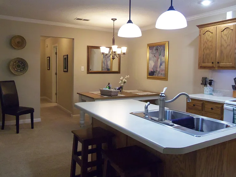 140 Center Springs Dr — Photo 6