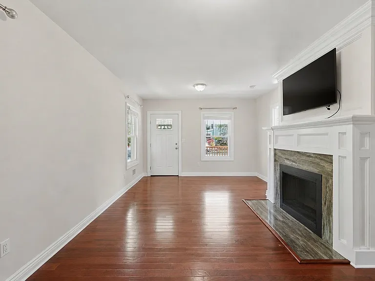 6 Elm St #1 — Photo 3