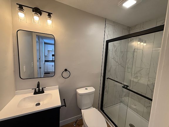 5th image of 315 W Ewing Ave #1
