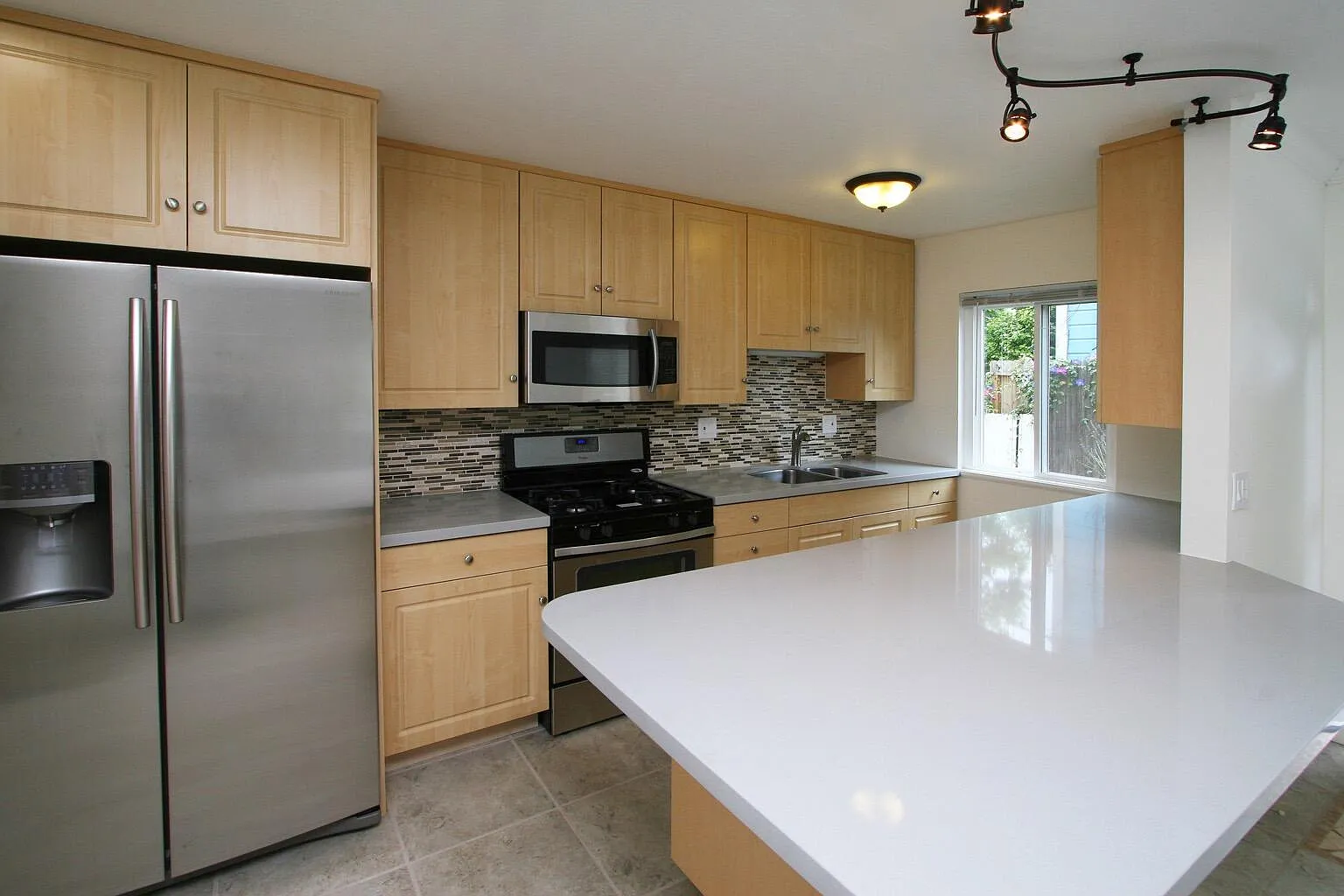 4 bed, 1.5 bath, $6,000 — Photo 4