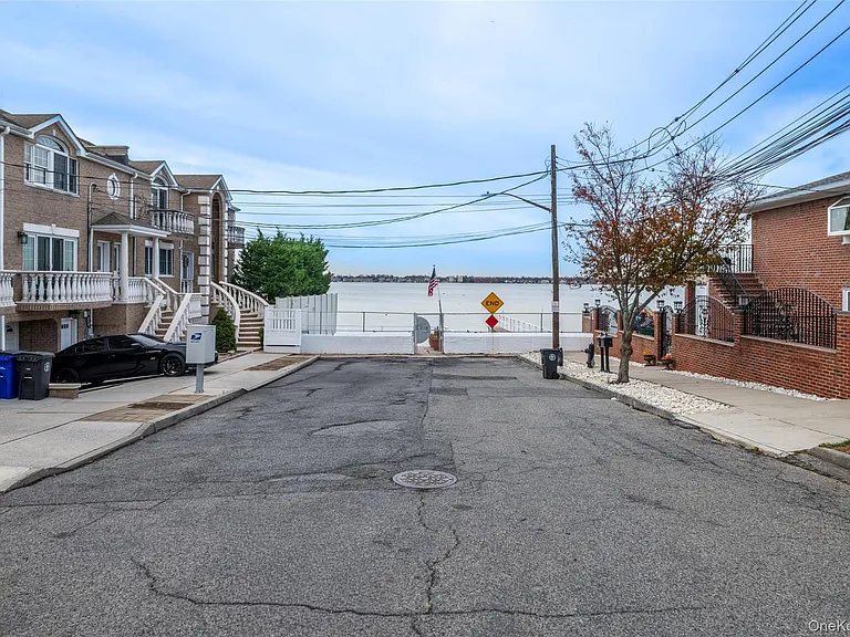 10 Pell Pl — Photo 28