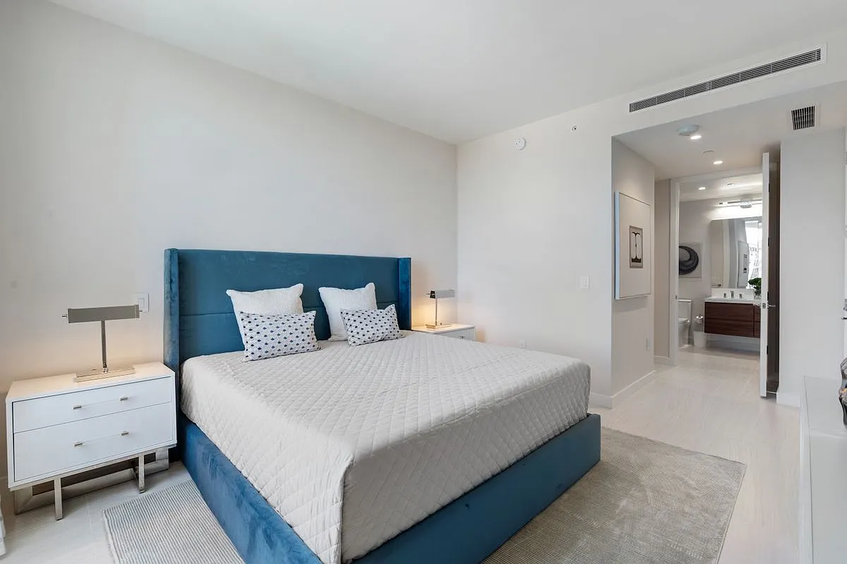 2 bed, 3.0 bath, 2155 sqft, $18,000 — Photo 3