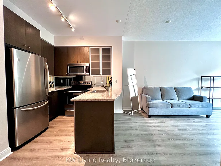 21 Scollard St #203 — Photo 6