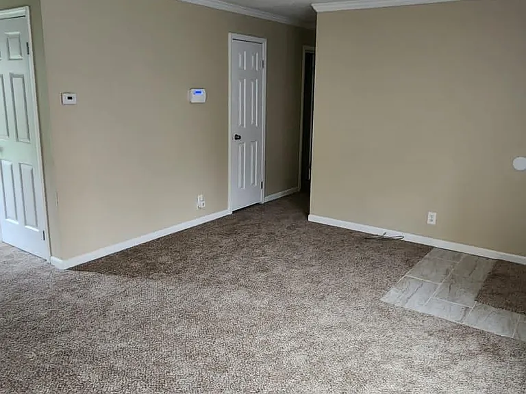 323 E Muir Ave — Photo 7
