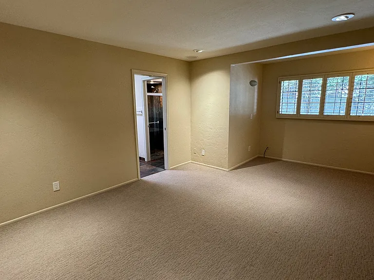 4835 N 35th Pl — Photo 24