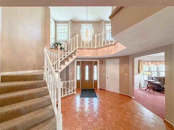 4th image of 438 Edgewood Dr