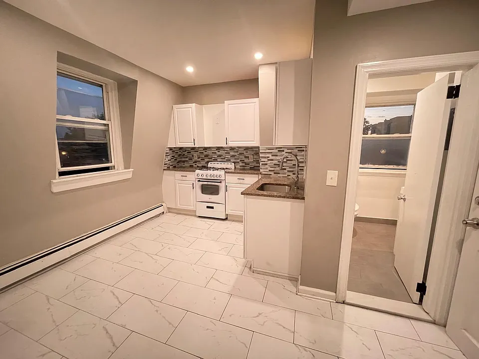 708 Jefferson Ave #3