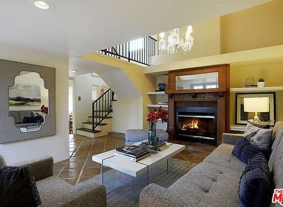 4th image of 841 N Beverly Glen Blvd