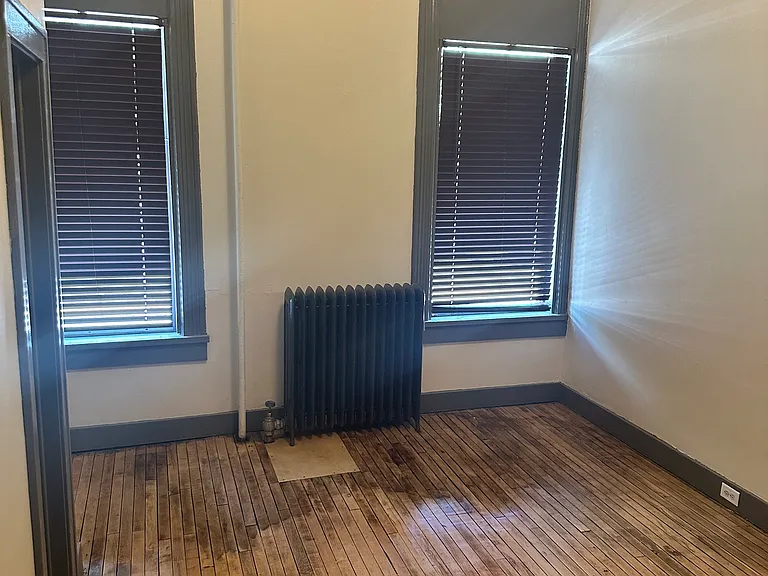 122 N Dexter St #102 — Photo 3