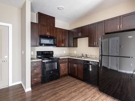 Logan Heights, 1 beds 1.0 baths (581 sqft)
