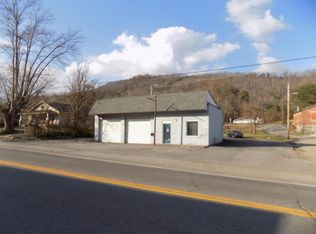 809 S Main St, Rocky Top, TN 37769