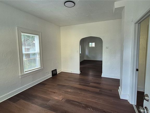 4th image of 12512 Rexford Ave