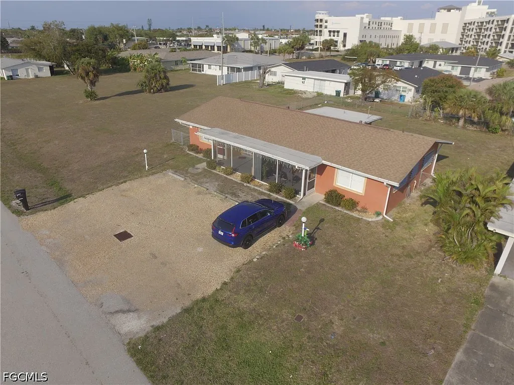 Building Photo - 4819 Marine Dr #1