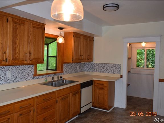 4th image of 238 Alder St