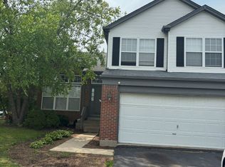 21 E Dahlia Ln, Round Lake Beach, IL