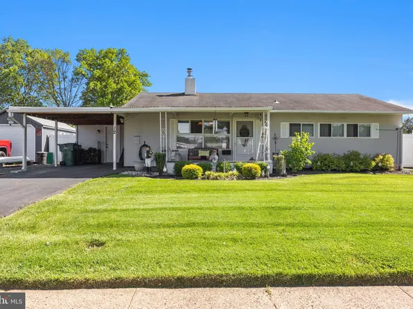 12 Sweetbriar Ln, Levittown, PA 19055