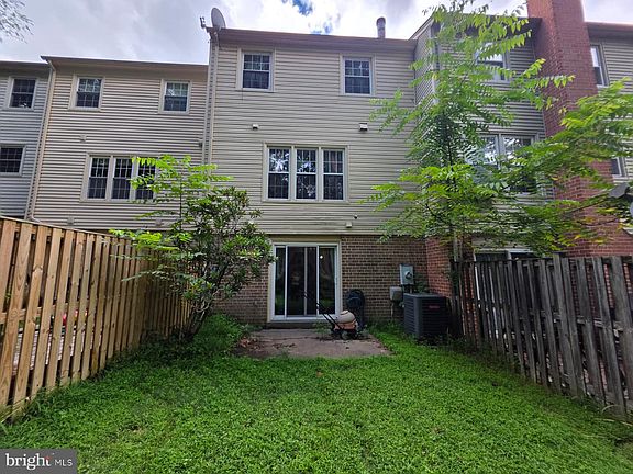 4th image of 9731 Lakepointe Dr