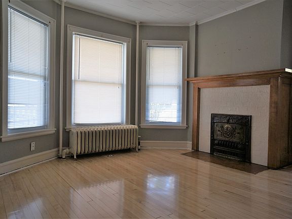 2nd image of 330-332 N 12th Ave E
