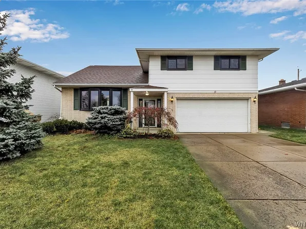 60 Fairoaks Ln, Buffalo, NY 14227