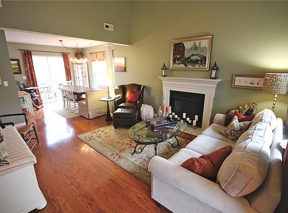 2nd image of 3213 Gardendale Dr