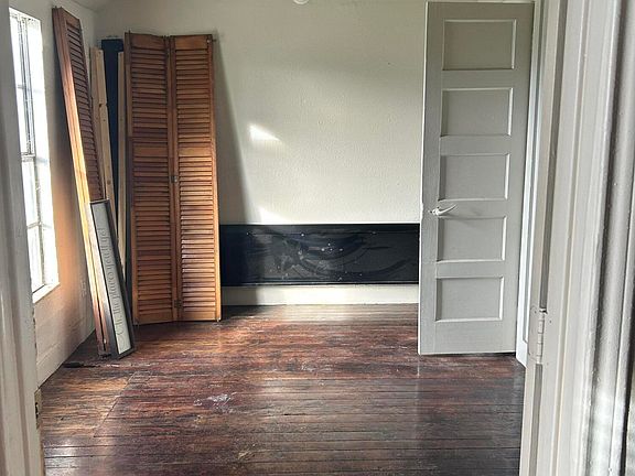 4th image of 207 W 25th St