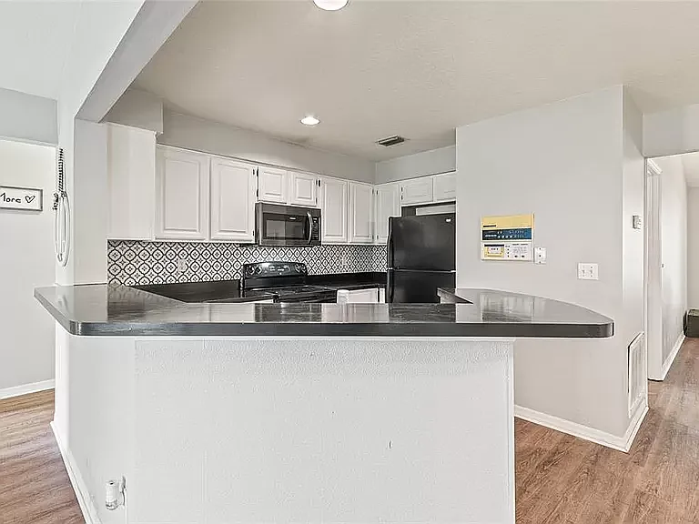 2 bed, 1250 sqft, $2,000 — Photo 2