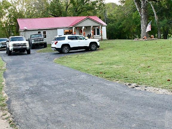 3rd image of 9487 Mount Carmel Rd