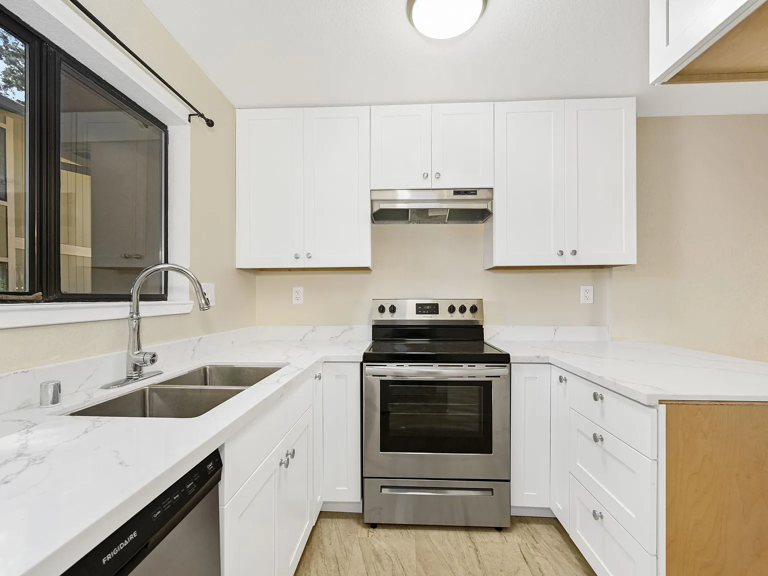 2 bed, 1.5 bath, 1000 sqft, $2,675 — Photo 4