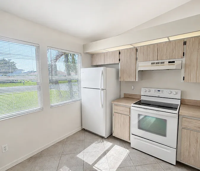 320 SW 3rd Pl #3 — Photo 7