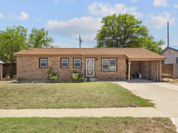 110 1st St, Plains, TX 79355